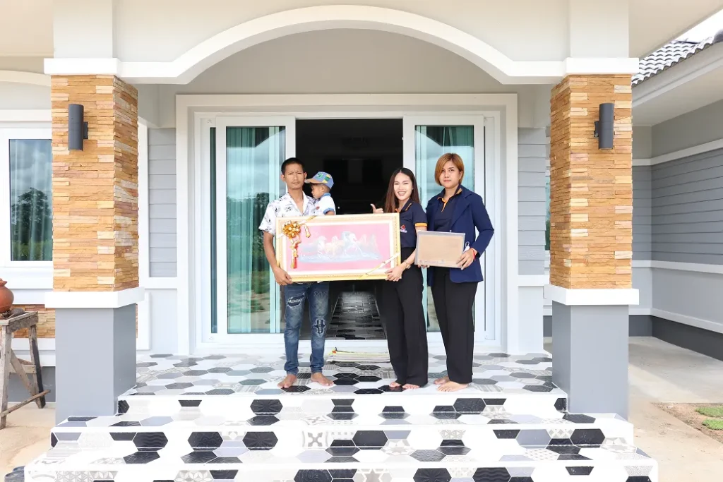 ส่งมอบบ้าน คุณอธิวัฒน์ (ต.ท่าหาดยาว อ.โพนทราย จ.ร้อยเอ็ด)