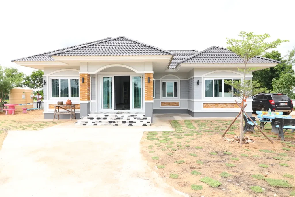 ส่งมอบบ้าน คุณอธิวัฒน์ (ต.ท่าหาดยาว อ.โพนทราย จ.ร้อยเอ็ด)