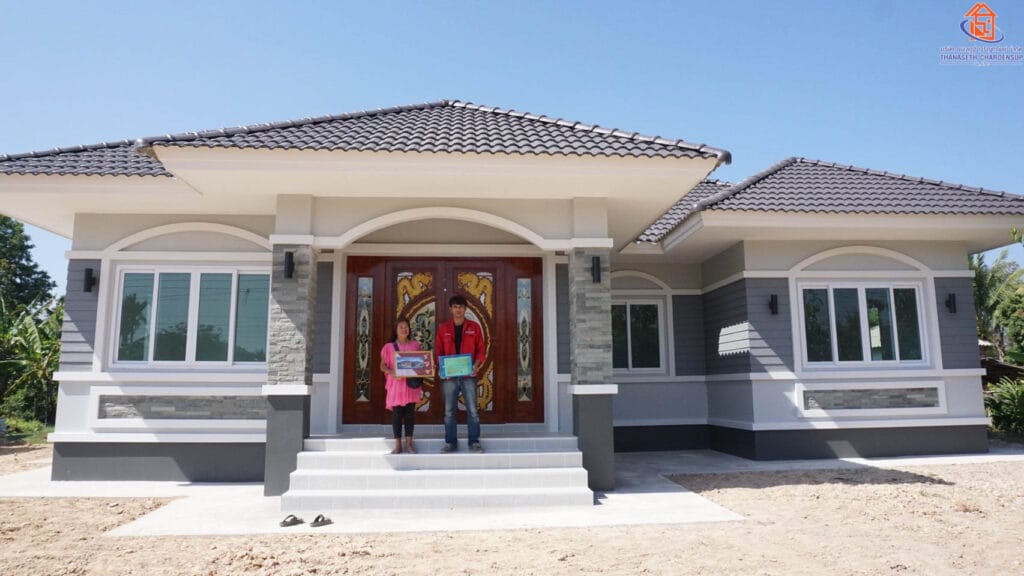 ส่งมอบบ้าน คุณทองเลื่อน (ต.โคกก่ง อ.ชานุมาน จ.อำนาจเจริญ)