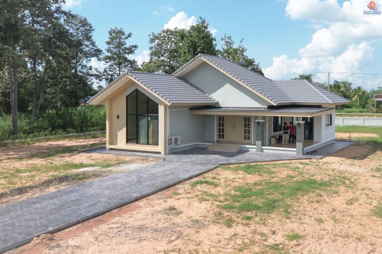 ส่งมอบบ้าน คุณปทุมทอง – ผลงานรับสร้างบ้าน อ.ปราสาท จ.สุรินทร์