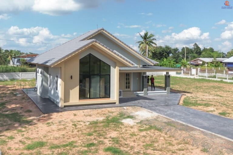 ส่งมอบบ้าน คุณปทุมทอง – ผลงานรับสร้างบ้าน อ.ปราสาท จ.สุรินทร์