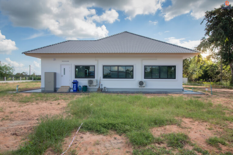 ส่งมอบบ้าน คุณปทุมทอง – ผลงานรับสร้างบ้าน อ.ปราสาท จ.สุรินทร์