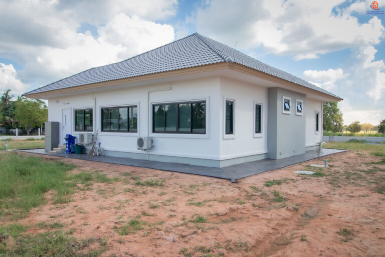 ส่งมอบบ้าน คุณปทุมทอง – ผลงานรับสร้างบ้าน อ.ปราสาท จ.สุรินทร์