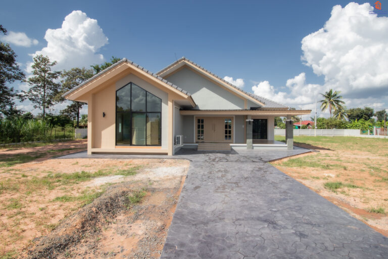 ส่งมอบบ้าน คุณปทุมทอง – ผลงานรับสร้างบ้าน อ.ปราสาท จ.สุรินทร์