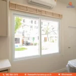 ช่องหน้าต่างรับลมภายในห้องนอน