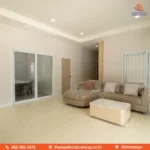 ทางเดินเชื่อมห้องนอนในบ้านชั้นเดียว